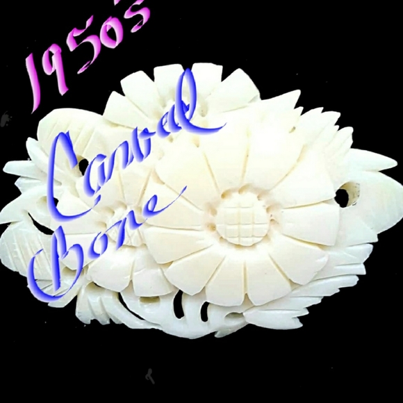 🔴 Vintage 1950's Carved Bone Brooch - Picture 1 of 11